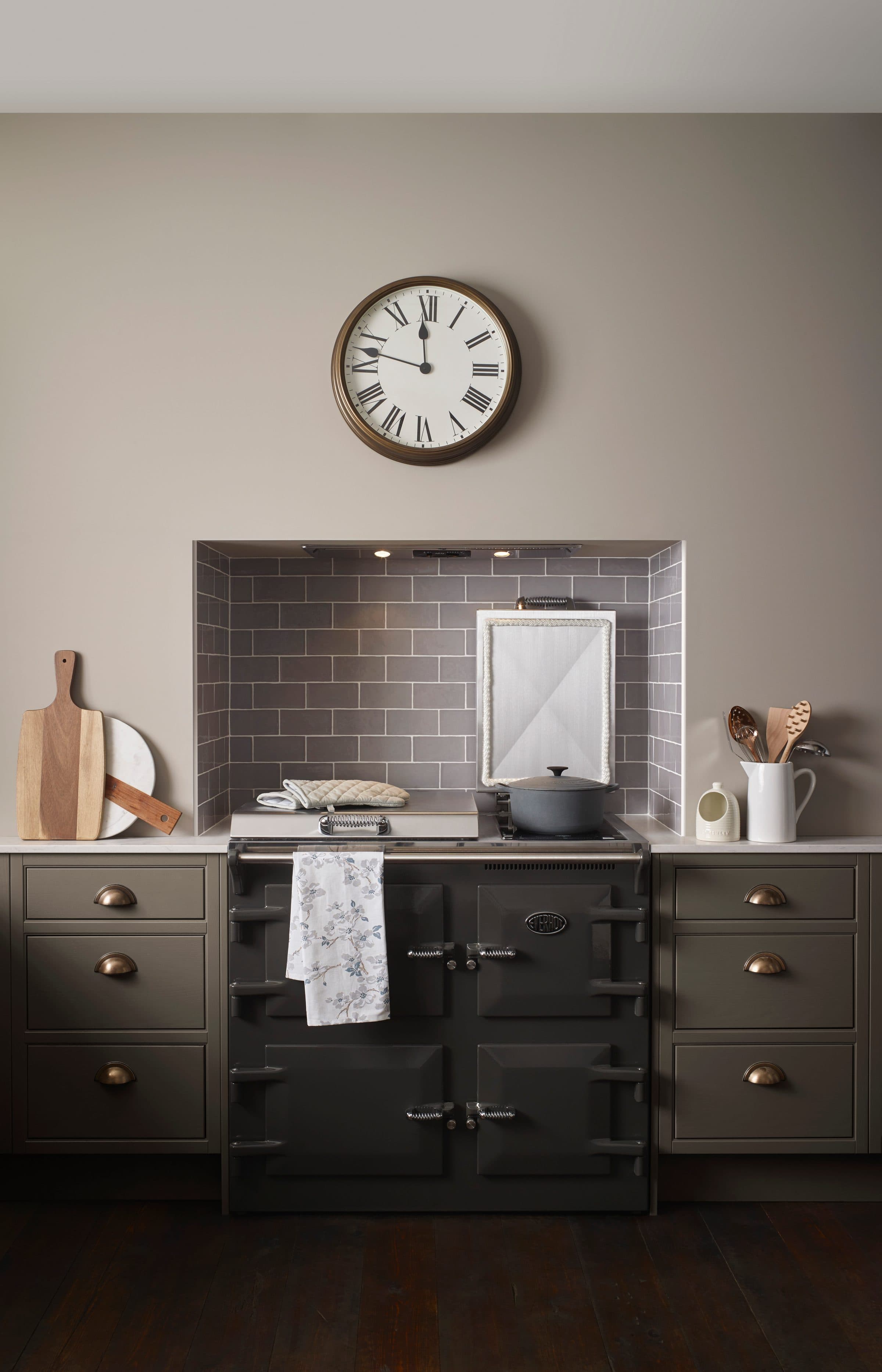 Harbury Clay kitchen, range cooker and plate rack detail