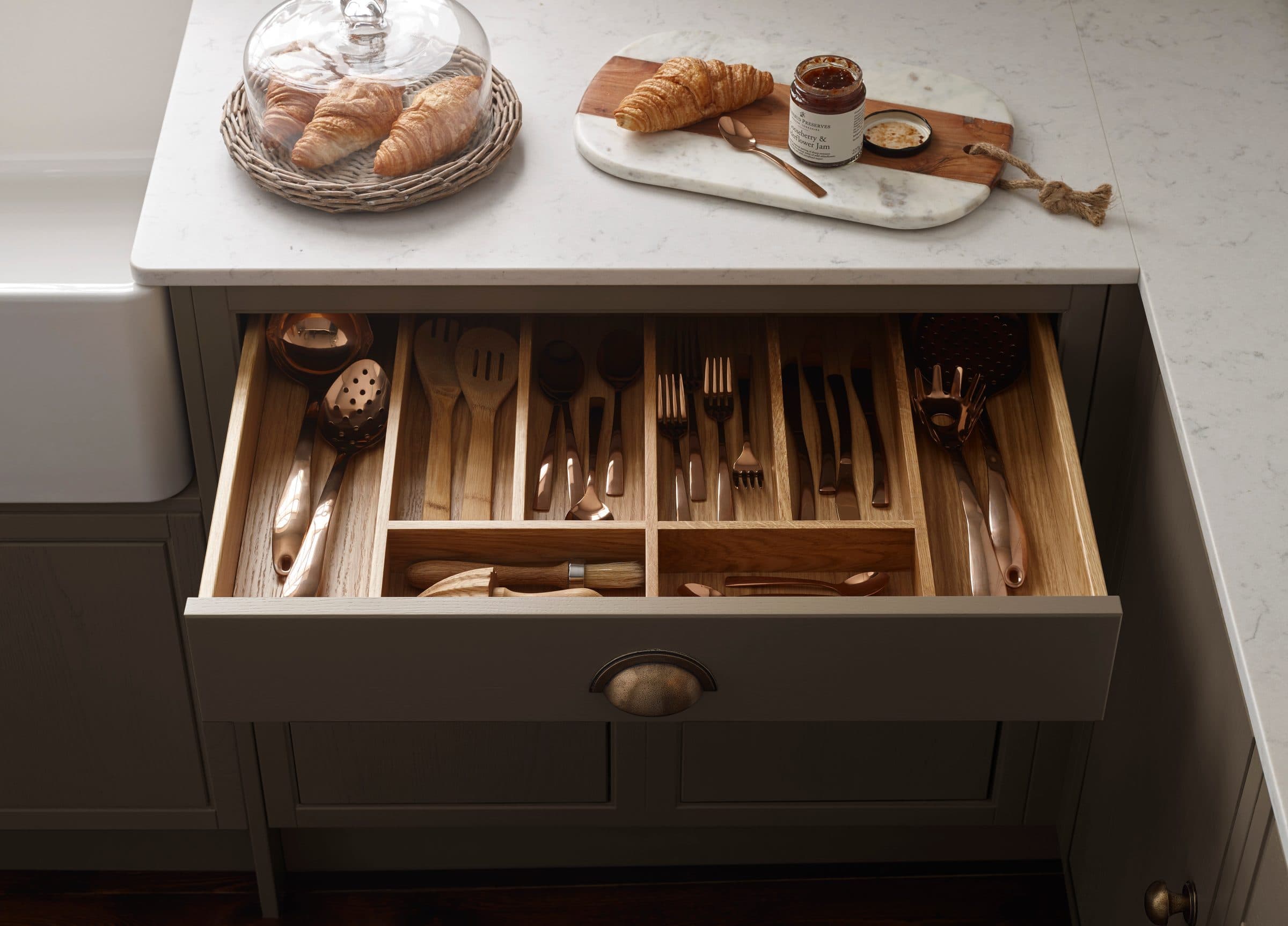 Harbury Clay, cutlery tray and interior drawer detail