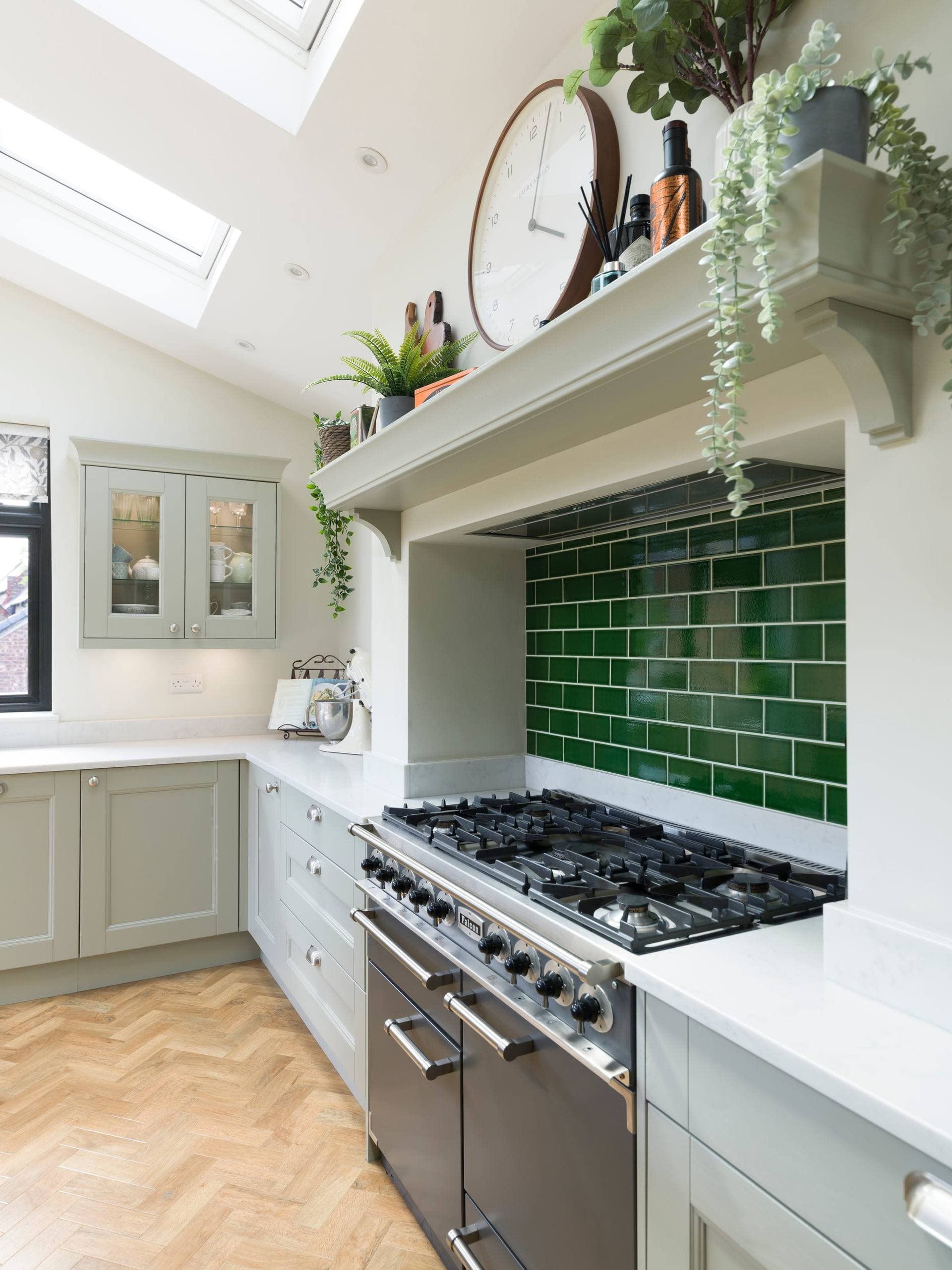 Rosedale cooking zone with hood and open shelving