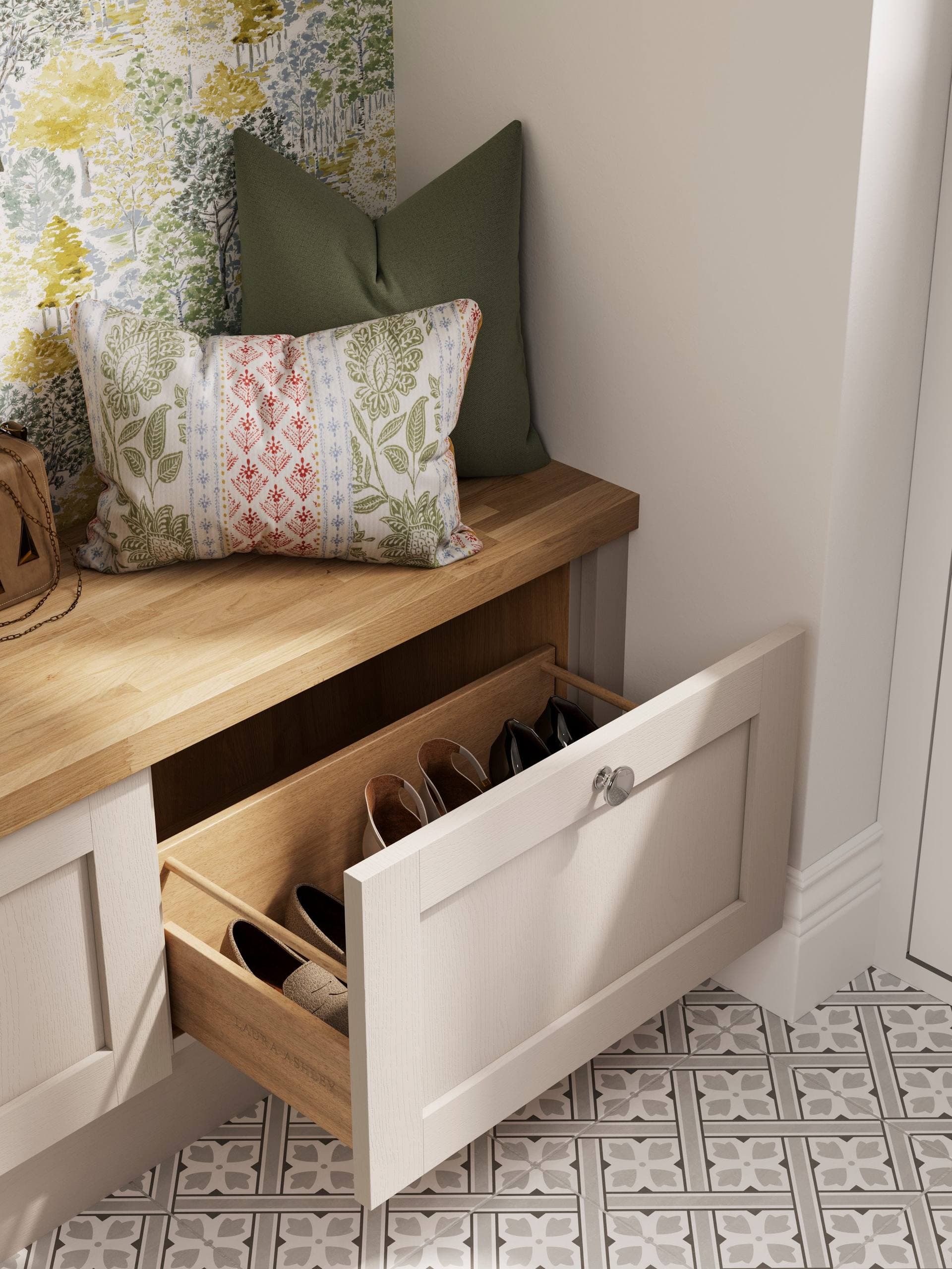 Wykeham grained shaker door and joinery detail